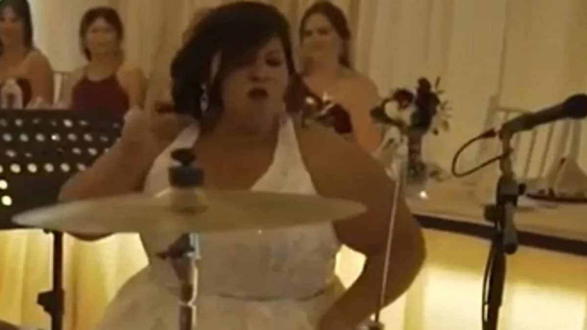 Regardez cette mariée jouer un solo de batterie époustouflant lors de son propre mariage