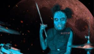 Nandi Bushell reprend Duality de Slipknot à la batterie, et Jay Weinberg approuve !