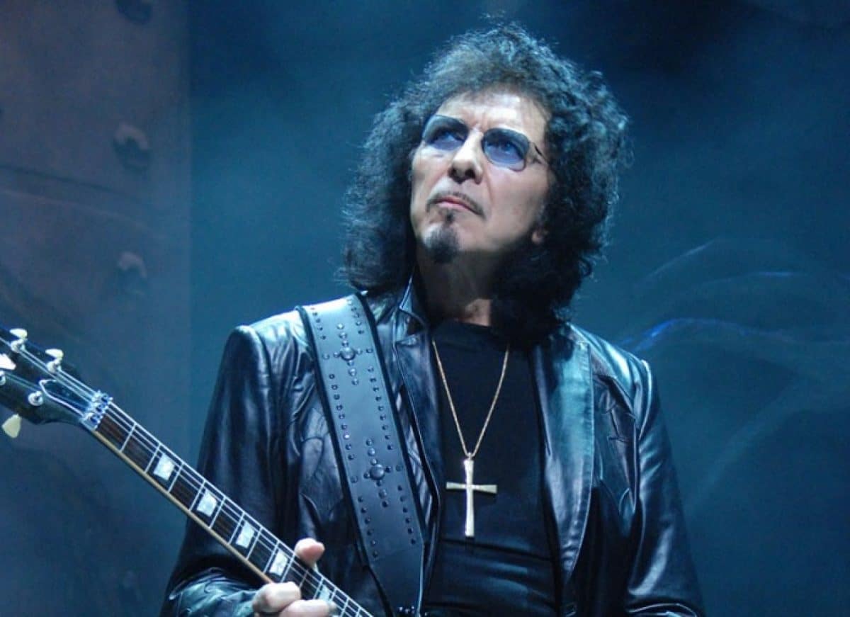 “Personne ne sera payé” : Tony Iommi justifie l’ultime concert de Black Sabbath par une noble cause