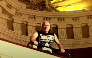 Bruce Dickinson de Iron Maiden vous invite officiellement à la Belshazzar&rsquo;s Feast (Le nouvel album arrive ?)