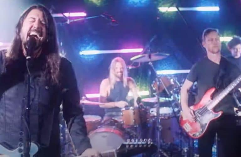 Foo Fighters publie le clip vidéo pour la reprise de You Should Be Dancing de The Bee Gees !