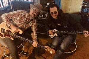 Geddy Lee donne une leçon de basse à Les Claypool de Primus avant la tournée en hommage à Rush