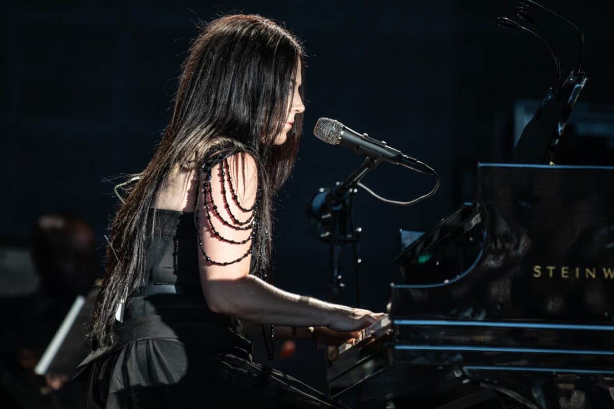 Amy Lee, d&rsquo;Evanescence, à propos du licenciement de la guitariste Jen Majura : « C&rsquo;est compliqué, mais en même temps, il faut juste suivre son cœur »