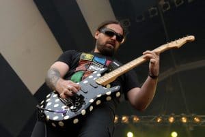 Le guitariste de Sepultura, Andreas Kisser, pleure la mort de sa femme : “Elle restera à jamais dans nos mémoires”
