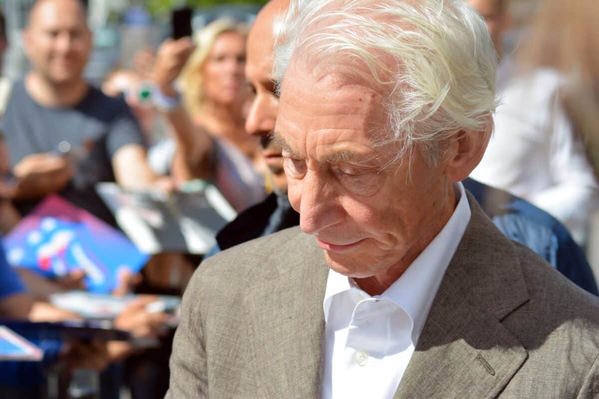 Charlie Watts, le défunt batteur de The Rolling Stones, parle de Brian Jones, de Led Zeppelin et de l&rsquo;importance d&rsquo;un bon tailleur