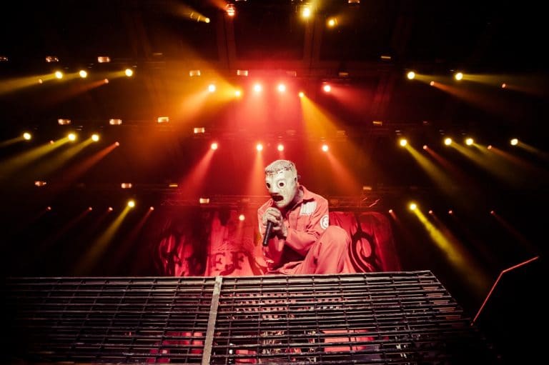 Corey Taylor dit qu’il choisirait sa carrière solo plutôt que Slipknot en ce moment : “J’espère sincèrement faire partie du groupe jusqu’à ce que je raccroche le masque”