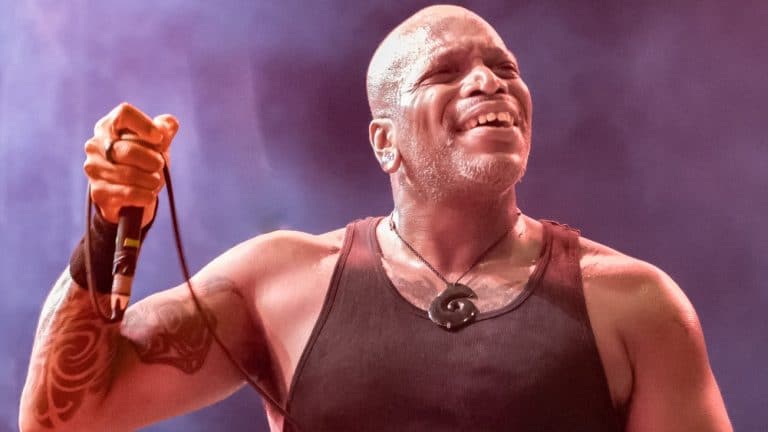 Derrick Green de Sepultura à propos de la pandémie : “C’est une attitude horrible, bien souvent, les gens ne pensent qu’à eux-mêmes”