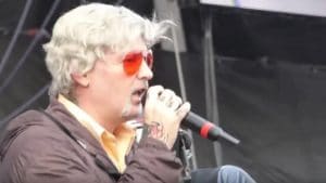 Fred Durst demande aux fans si Limp Bizkit devrait sortir son nouvel album maintenant