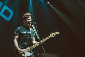 Jason Newsted (ex-Metallica) révèle qu’il devait imperméabiliser ses basses lorsqu’il jouait avec le groupe de metal