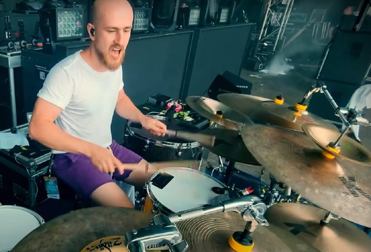 Regardez le batteur de Jinjer jouer Mediator en live avec un maximum d&rsquo;énergie !