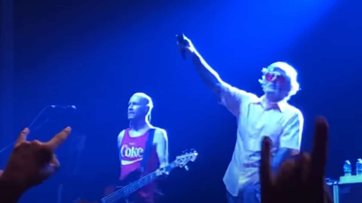 Limp Bizkit et le public rendent hommage à Joey Jordison lors d&rsquo;un concert !