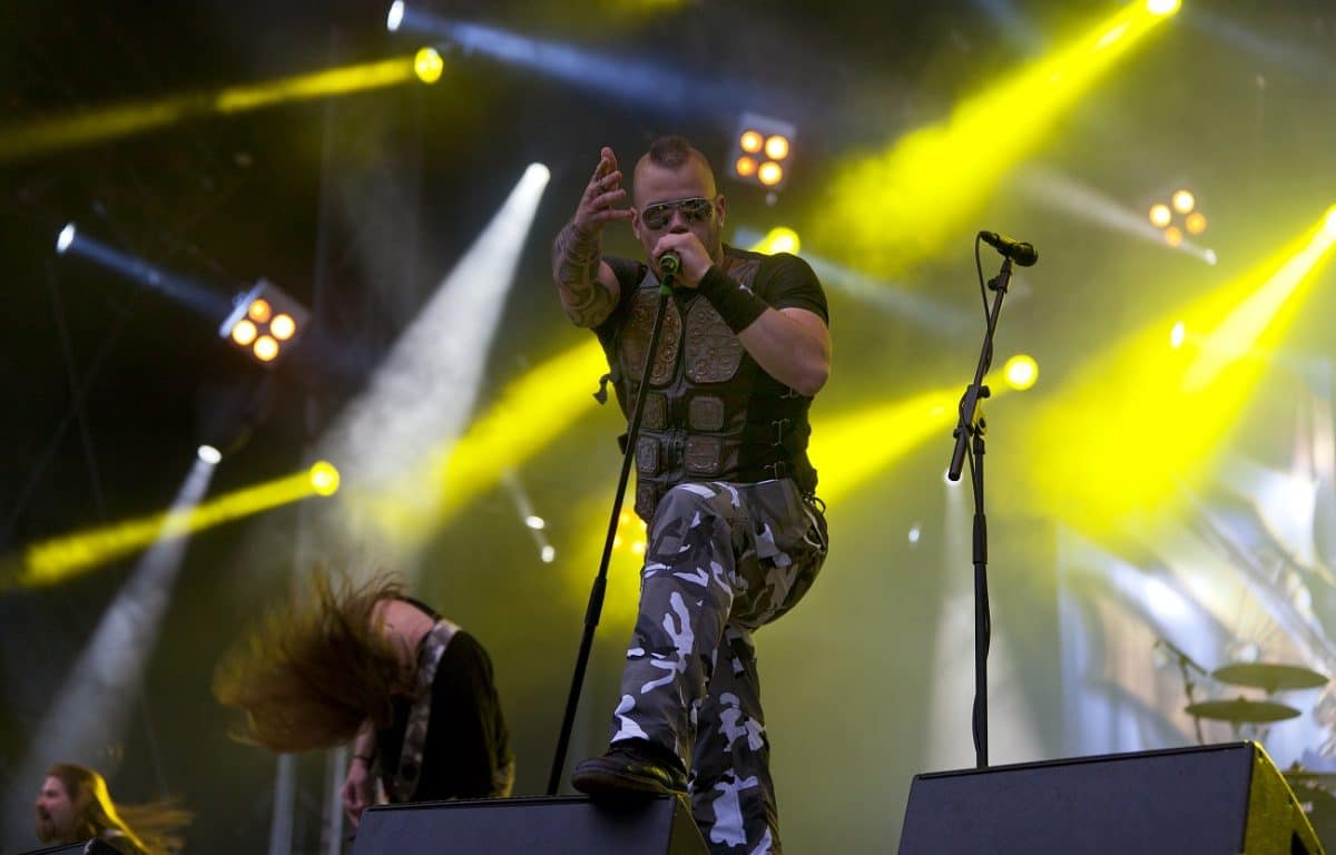 Le chanteur de Sabaton dit que reprendre les tournées est la « priorité absolue » : « Je ne suis pas trop pessimiste au sujet de 2022 »