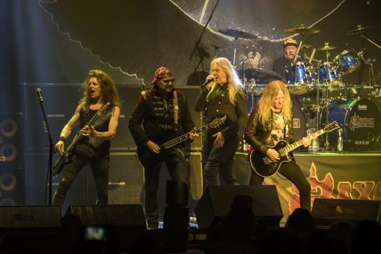 Saxon annonce son nouvel album, Hell, Fire And Damnation et publie la chanson éponyme