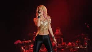 Dee Snider, de Twisted Sister, à propos des fans de Shakira : « Ils m&rsquo;ont dit qu&rsquo;ils allaient m&rsquo;achever ! »