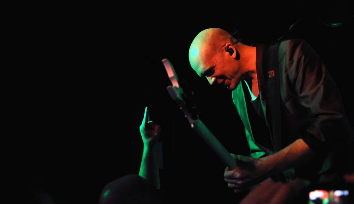 Devin Townsend retarde de deux semaines la sortie de The Puzzle et Snuggles