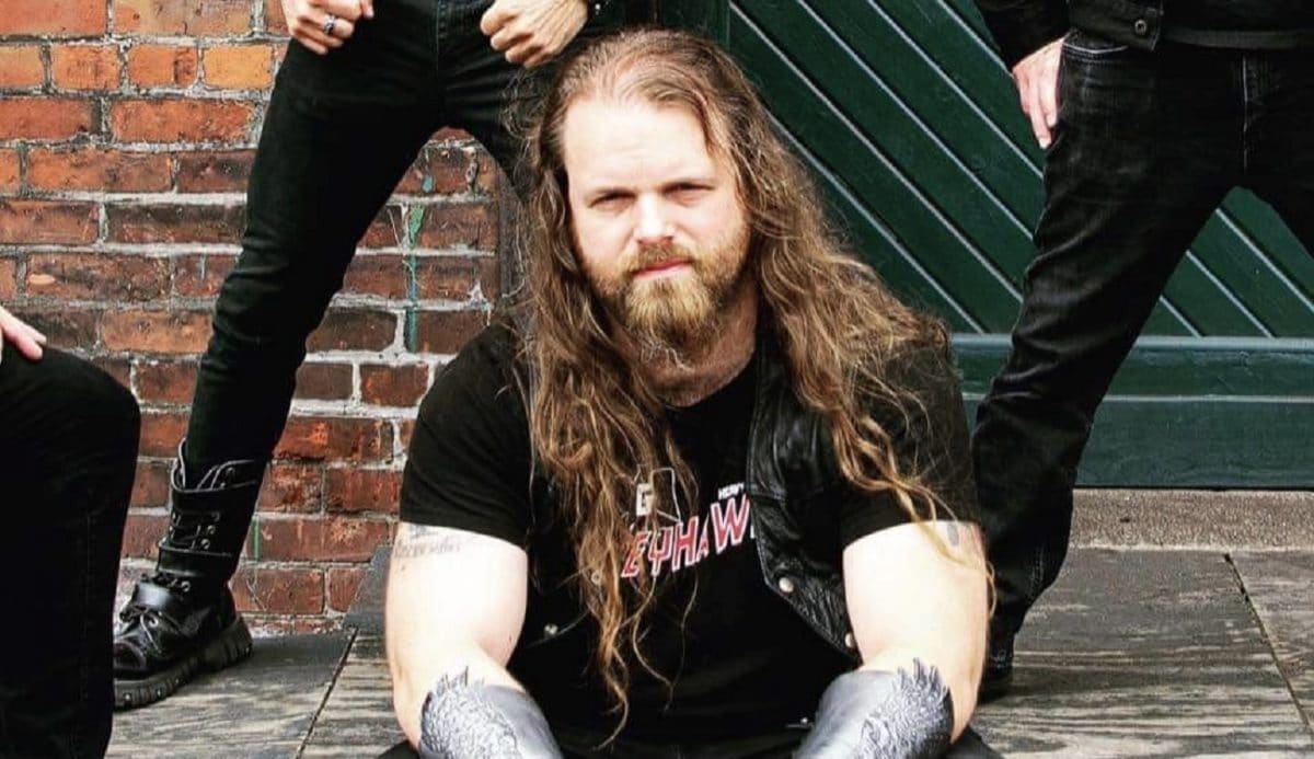 Un bassiste de Metal blessé par balle après avoir affronté un homme armé à l&rsquo;extérieur d&rsquo;une salle de concert