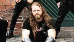 Un bassiste de Metal blessé par balle après avoir affronté un homme armé à l’extérieur d’une salle de concert