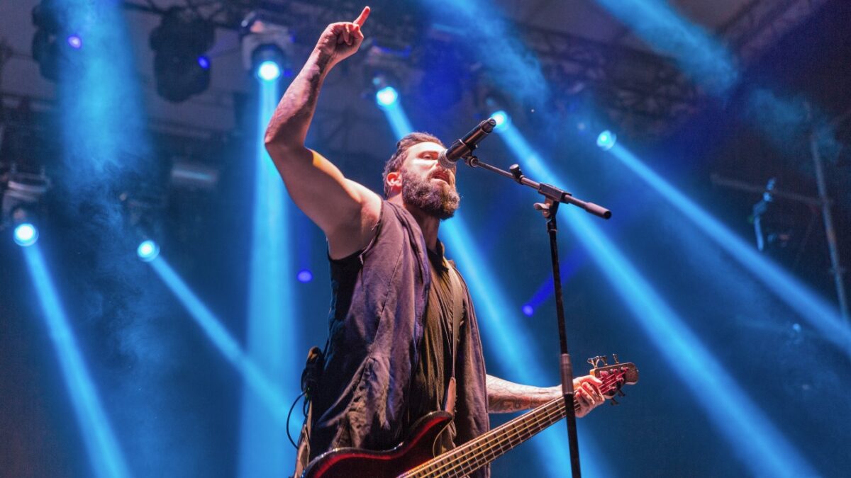 Skillet : John Cooper apporte son soutien à Nicki Minaj dans la controverse sur la vaccination : « Elle n&rsquo;a juste pas abondé dans le sens du récit »