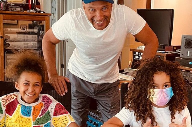Nandi Bushell a écrit une nouvelle chanson avec Tom Morello et son fils lors de sa visite aux États-Unis