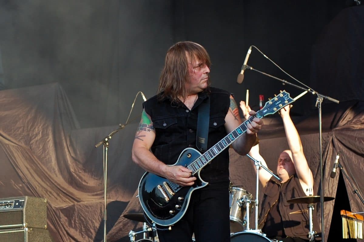 “Cela me brise de ne plus pouvoir jouer de la guitare” : Ross The Boss (Manowar) diagnostiqué avec la maladie de Charcot