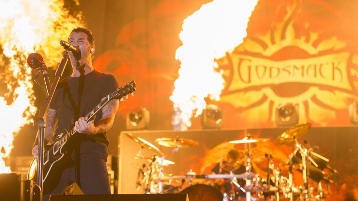 Le prochain album de Godsmack est « leur meilleur » ainsi que « leur dernier » selon Sully Erna