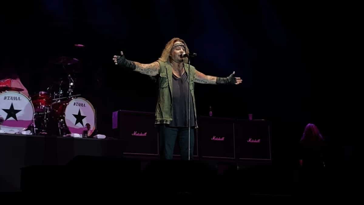 Mötley Crüe : Regardez le retour sur scène de Vince Neil avec les classiques du groupe au Summerfest !