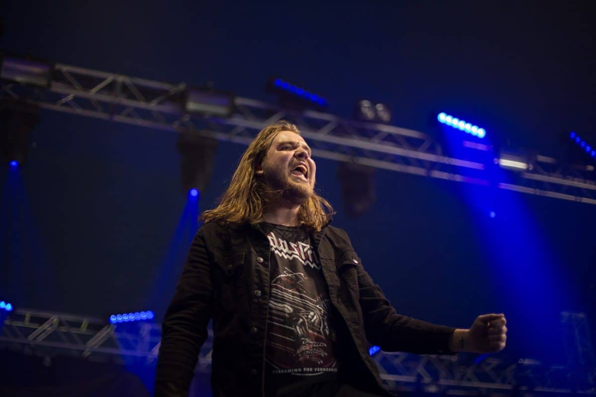 Wage War a donné un concert acoustique improvisé pour ses fans sur un parking (après l&rsquo;annulation d&rsquo;un show en raison de la météo)
