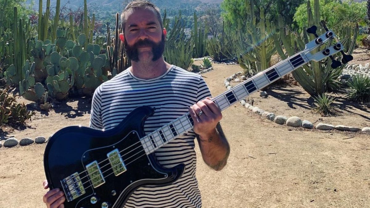 Russian Circles : Electrical Guitar Company offre une toute nouvelle basse à Brian Cook suite au vol du matériel du groupe !