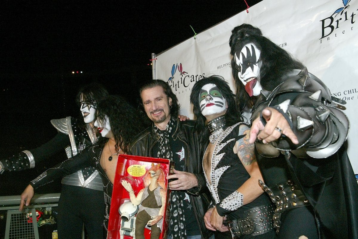Bruce Kulick parle de son temps dans Kiss et de son licenciement : « Je n&rsquo;ai rien fait de mal »