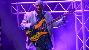 Deon Estus, bassiste de Frank Zappa et Elton John, est décédé à l’âge de 65 ans