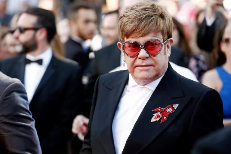 Elton John quitte Twitter en raison des risques de diffusion de “fausses informations”