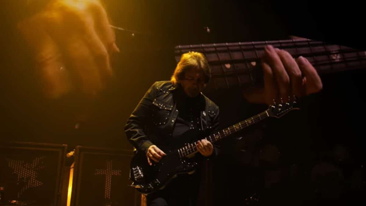 Geezer Butler de Black Sabbath dit que le terme « Heavy Metal » était initialement sarcastique