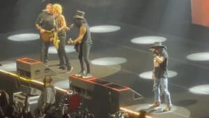 Regardez Guns N’ Roses et Wolfgang Van Halen jouer Paradise City !