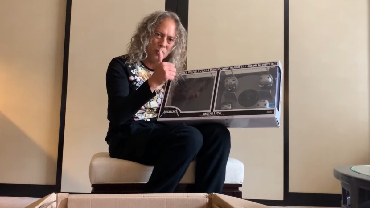 Metallica : Regardez Kirk Hammett déballer le nouveau coffret Pop! Albums en hommage au Black Album