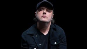 Lars Ulrich de Metallica se demande parfois s’il est un “trou du c*l” : “Il y a des jours où j’ai l’impression d’être un vrai idiot”