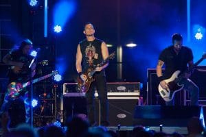 Mark Tremonti (Creed/Alter Bridge) se souvient de la fois où Eddie Van Halen lui a offert une guitare en coulisses