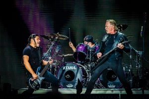 Metallica ajoute 10 écoles à son initiative de bourses d’études