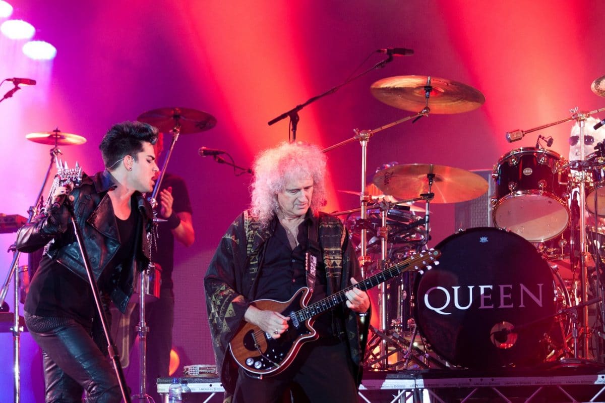 Adam Lambert « mérite une chance d&rsquo;enregistrer une chanson de Queen », selon Roger Taylor