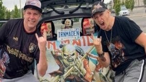 Sharon Burns, fan de Iron Maiden et directrice de lycée, ne sera finalement pas licenciée pour satanisme !