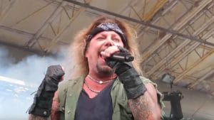Le dernier concert de Vince Neil (Mötley Crüe) a été interrompu en raison d’une fusillade