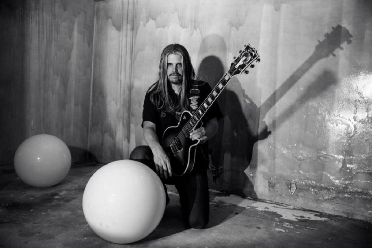 Tool : La guitare Les Paul Custom 1979V2 d&rsquo;Adam Jones est désormais disponible dans le monde entier