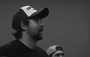 Cory Wells publie une nouvelle chanson acoustique, Breathe Again, belle et entraînante