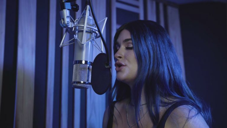 Regardez Courtney LaPlante de Spiritbox chanter Circle With Me en une seule prise