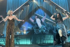 Amy Lee (Evanescence) et Lzzy Hale (Halestorm) reprennent la chanson Heavy de Linkin Park