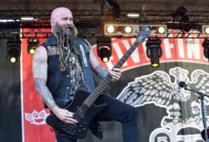 Chris Kael et Ivan Moody de Five Finger Death Punch s&rsquo;entraident pour rester sobres