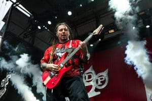 Five Finger Death Punch : Zoltan Bathory révèle les secrets qui se cachent derrière le titre du nouvel album du groupe, AfterLife