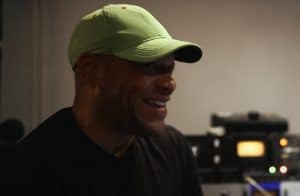 Howard Jones fait une pause à la Musician Mansion au cours d’une année chargée en nouveaux projets