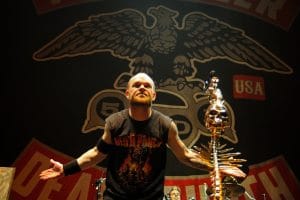 Ivan Moody de Five Finger Death Punch parle de Tommy Vext : “Je ne comprends pas pourquoi il s’est autant impliqué dans la politique”