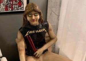 Un métalleux a créé des toilettes à l’effigie de Lars Ulrich de Metallica : “C’est ma façon, bien que non conventionnelle, d’honorer Lars”