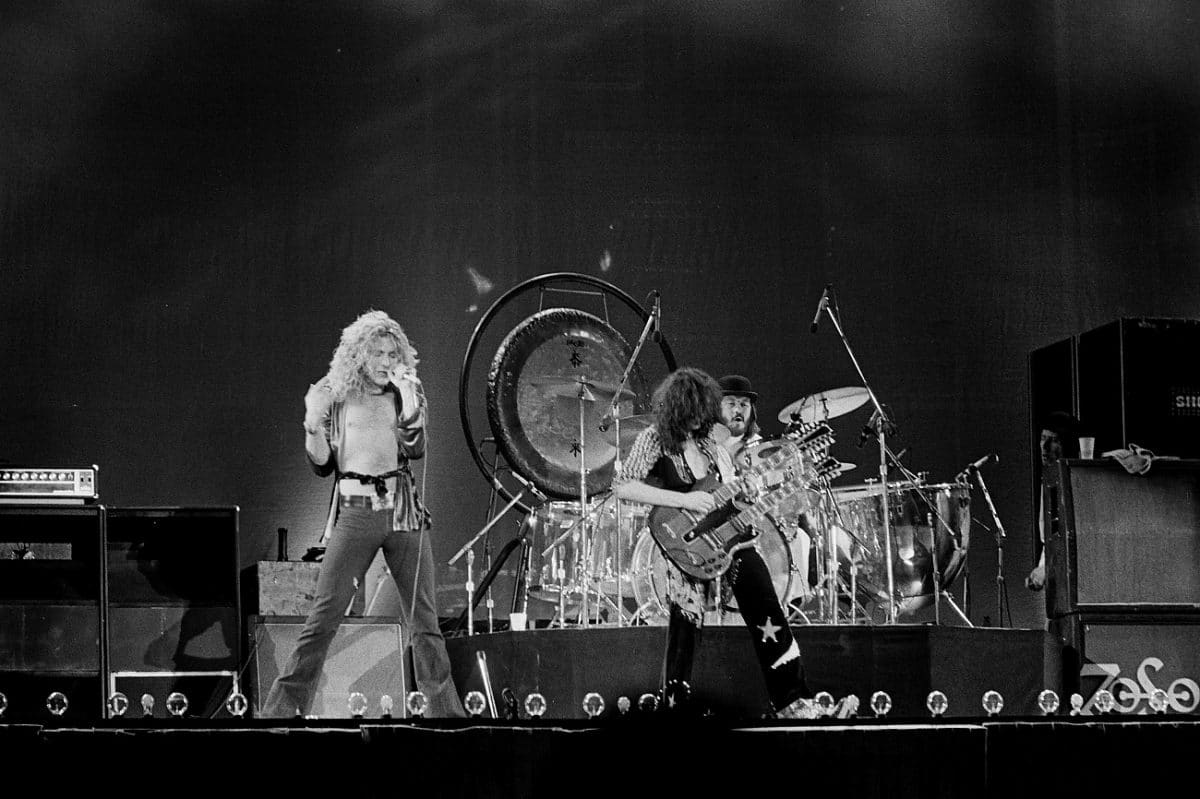 Robert Plant dit que la tonalité des chansons de Led Zeppelin était déterminée uniquement par le jeu de guitare de Jimmy Page